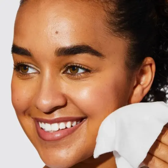 CeraVe Hydrating Makeup Remover Wipes, Plant Based Facial Cleansing Wipes for Sensitive Skin, Fragrance-Free - 25ct image {11}