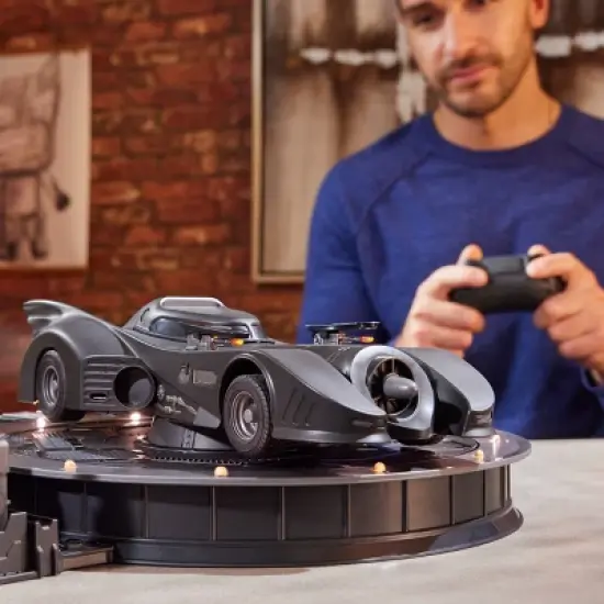 DC Comics Limited Edition 1989 Batmobile RC with Action Figure image {5}