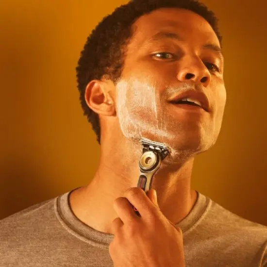 Gillette Labs Heated Razor with 2 Razor Blade Refills & Charging Dock Starter Kit - 4ct image {4}