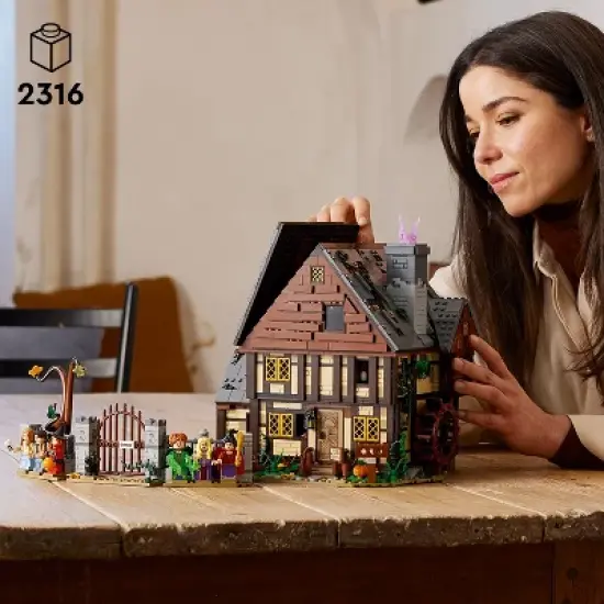 LEGO Ideas Disney Hocus Pocus: The Sanderson Sisters' Cottage 21341 image {1}