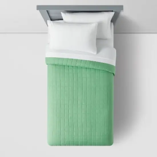Microfiber Kids' Quilt Light Green - Pillowfort&trade; image {2}
