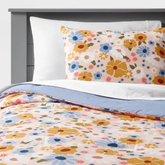 Vintage Floral Print Kids' Comforter Set - Pillowfort&trade; image {3}