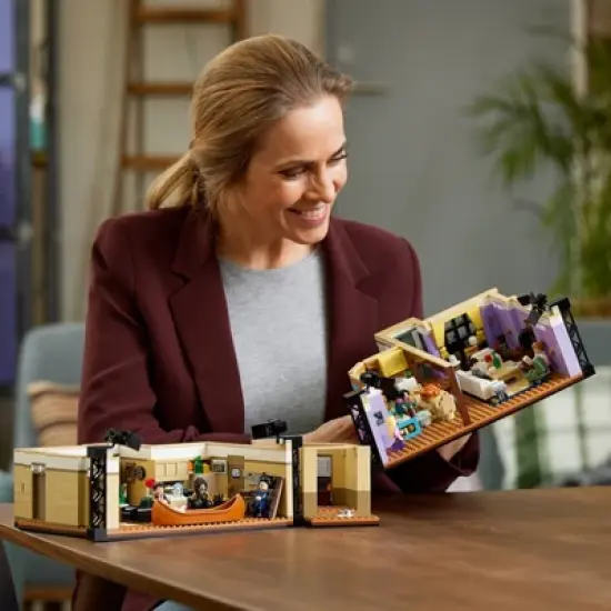 LEGO Icons The Friends Apartments Set 10292 image {2}