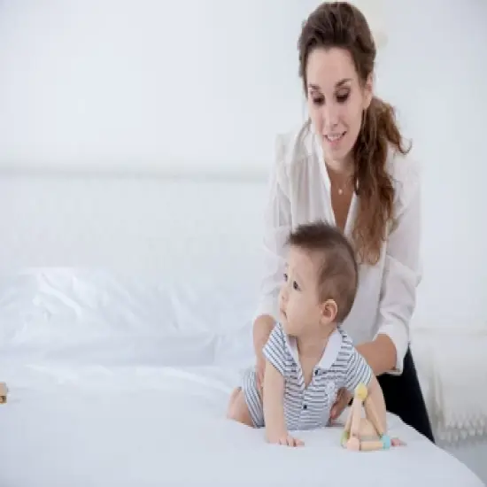 Plantoys| Triangle Clutching Toy - Pastel Series image {5}