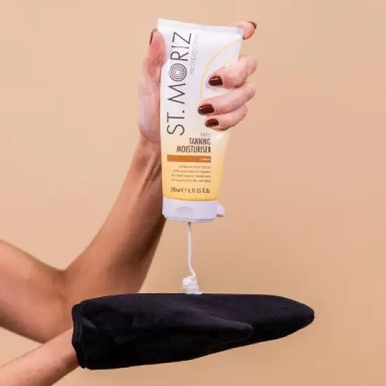 St. Moriz Daily Moisturizing Self Tanner - 6.76 fl oz image {7}