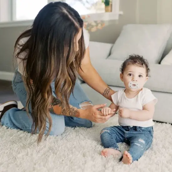 Dr. Brown's Advantage One-Piece Lightweight Silicone Pacifier Stage One, with one Glow-in-the-Dark Pacifier - 3pk image {15}