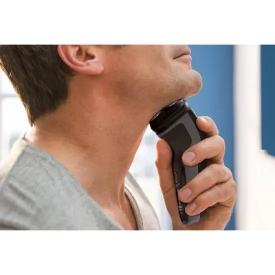Philips Norelco Dry Men's Rechargeable Electric Shaver 2300 - S1211/81 image {4}