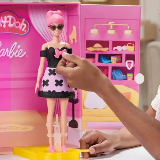Play-Doh Barbie Designer Fashion Show Playset image {6}