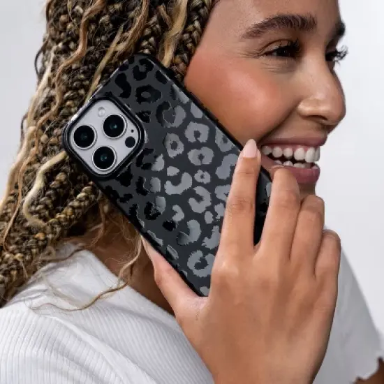 VELVET CAVIAR iPhone 16 Pro MagSafe Case image {6}