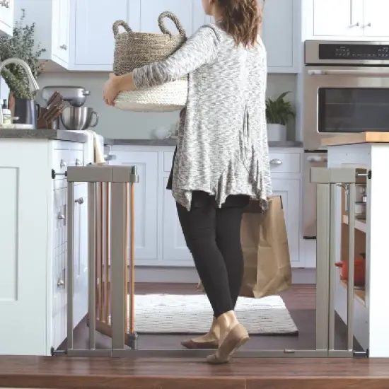 Summer Infant West End Safety Gate image {2}