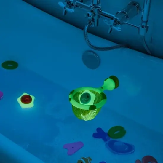 Munchkin Catch a Glowing Star Glow in the Dark Bath Toy image {4}