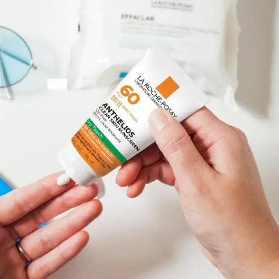 La Roche Posay Anthelios Clear Skin Fast Drying Face Sunscreen for Acne Prone Skin - SPF 60 - 1.7oz image {5}