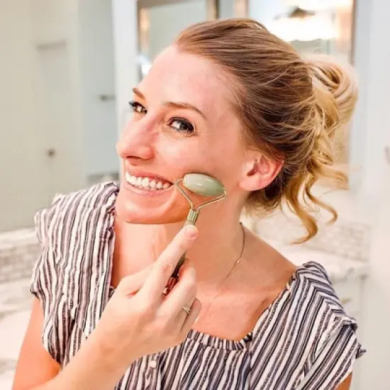 Beauty by Earth Jade Roller Face Roller Skin Care Tools, Face Massager Roller image {5}