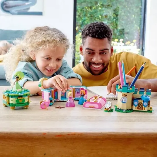 LEGO Disney Aurora, Merida & Tiana Enchanted Set 43203 image {2}