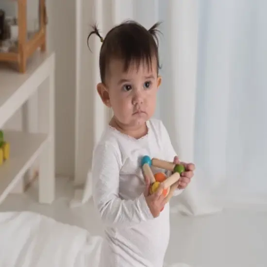 Plantoys| Triangle Clutching Toy image {4}