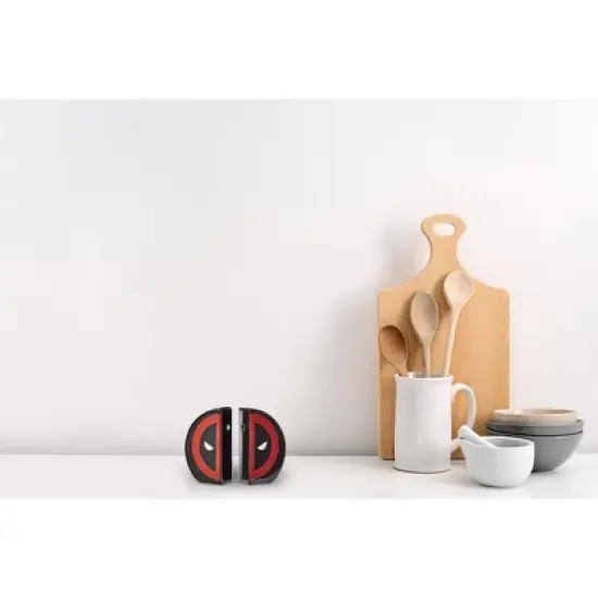 Seven20 Marvel Deadpool Salt and Pepper Shakers image {4}