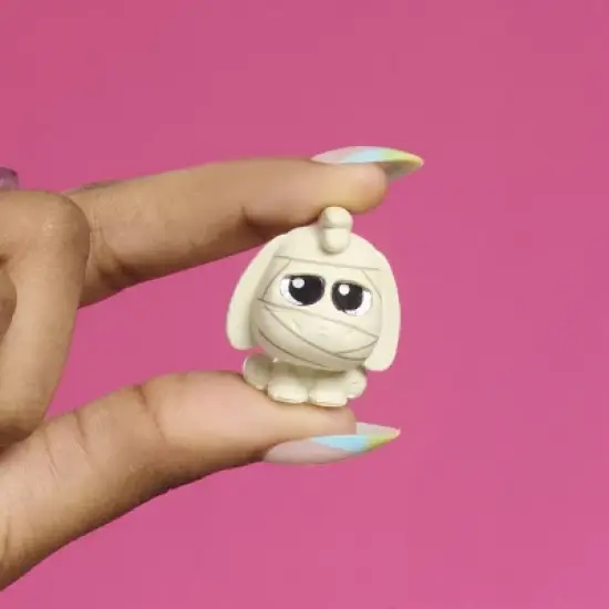 Disney Doorables Halloween Calendar: Includes 21 Plastic Mini Figures image {2}