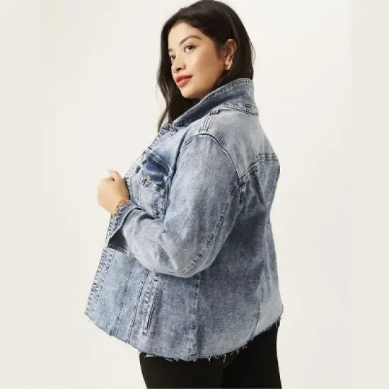 Molly & Isadora Women's Light Wash Denim Jacket image {5}