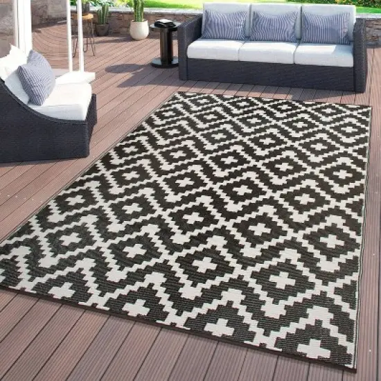 World Rug Gallery Trellis Geometric Reversible Plastic Outdoor Rugs image {1}