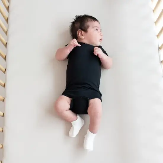 Kyte Baby 2-Pack Short Sleeve Bodysuit in Cloud and Midnight image {2}