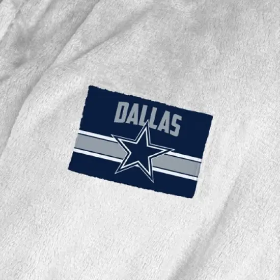 Dallas Cowboys NFL Rollout Silk Touch Robe Small/Medium image {3}