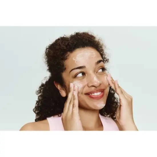 good.clean.goop The Fruit Facial Exfoliating Scrub - 2oz image {3}