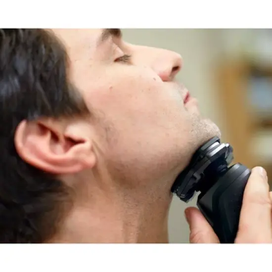 Philips Norelco Series 5000 Wet & Dry Men's Rechargeable Electric Shaver - S5588/81 image {4}