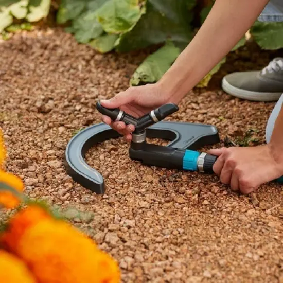 Gilmour Adjustable Whirler Hang Sprinkler Black image {4}