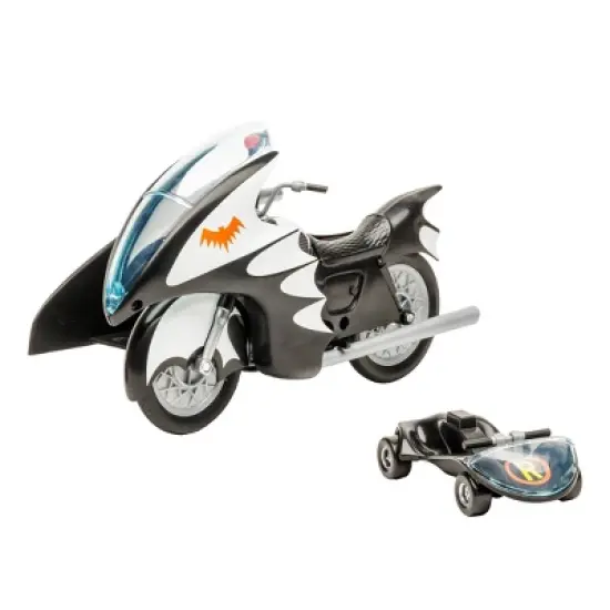 DC Retro Batman 66 Batcycle with Sidecar Vehicle Accessory image {7}