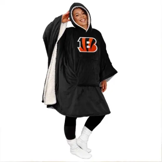 NFL Cincinnati Bengals Team Color Bloncho with Logo Patch and Faux Shearling Inside Throw Blanket image {2}