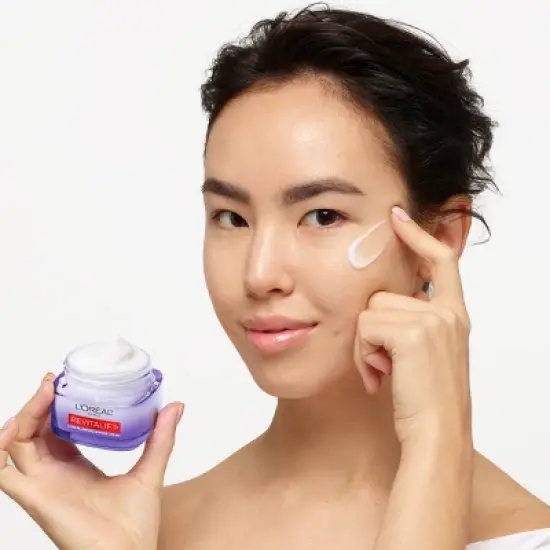 L'Oreal Paris Revitalift Hyaluronic Acid Plumping Cream - 1.7oz image {2}