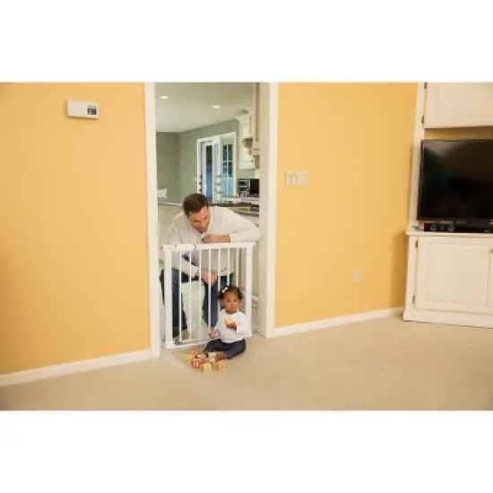 Safety 1st Flat Step Pressure-Mounted Baby Gate, fits between 28.75" and 31.25" image {6}