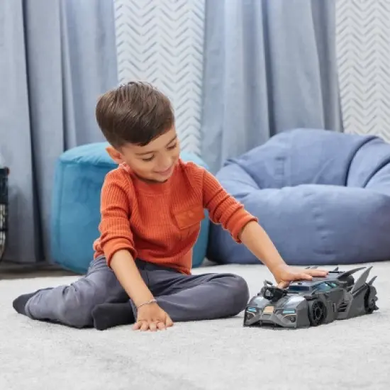 DC Comics Crusader Batmobile with Action Figure image {6}