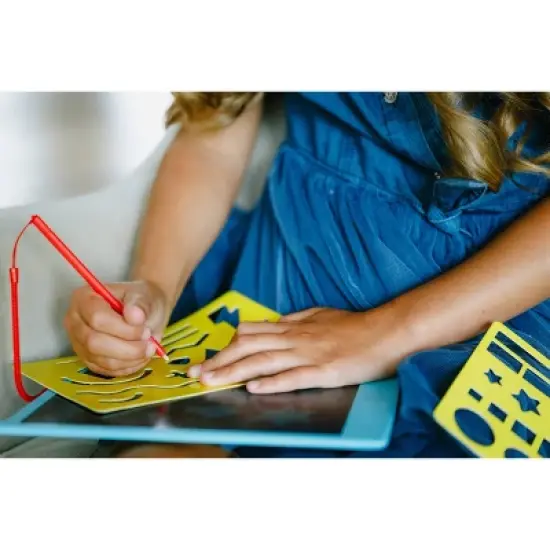 Chuckle & Roar Scribble Glow LCD Sketch Pad image {4}