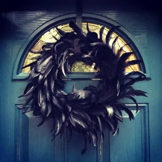 Joyfy Halloween Decorations 13.5in Black Feather Wreath, Party Decor Porch Patio Window Indoor Outdoor Decor,  Halloween Wreath Props Party Favors image {2}