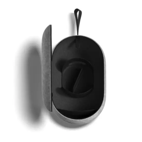 Quest 2 Carrying Case image {1}