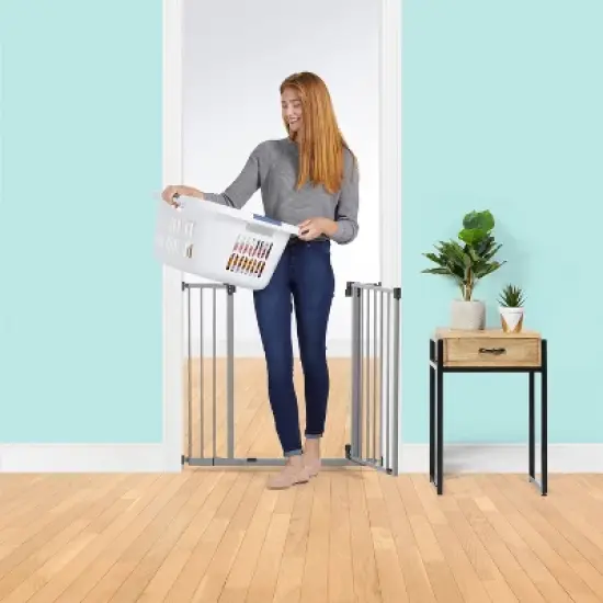 Summer Infant Central Station Safety Gate - Gray image {2}