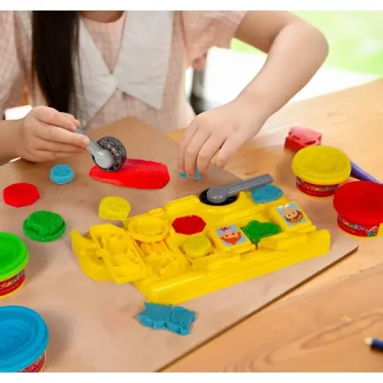 CoComelon Wheels On The Bus Dough Activity Set image {4}