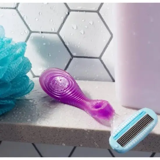 Moisture Care with Shea Butter Razor with 2 Refill Blade Cartridges image {1}