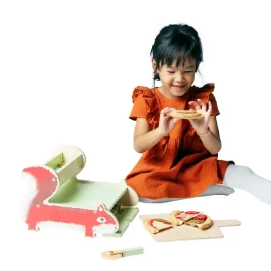 Manhattan Toy Nutty Squirrel Pizzeria Toddler & Kids Pretend Play Cooking Toy Set image {4}