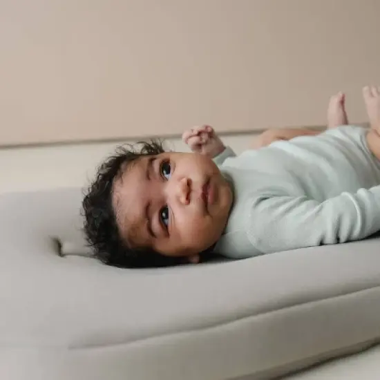 Snuggle Me Infant Lounger Curve image {6}