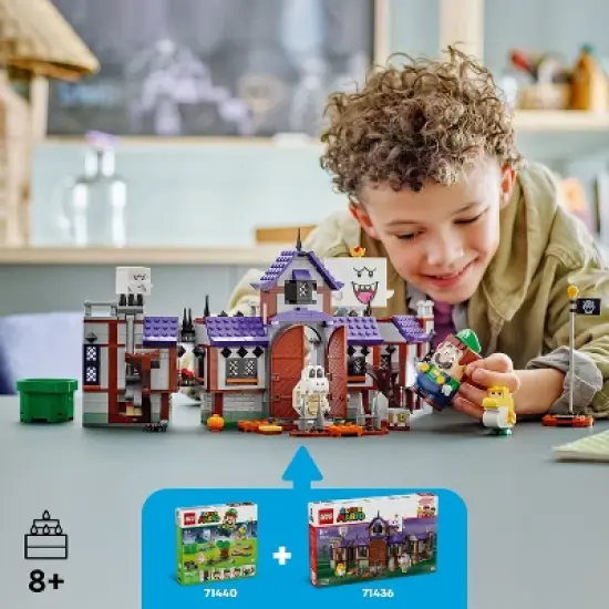 LEGO Super Mario King Boo's Haunted Mansion Set and Ghost Toy 71436 image {7}