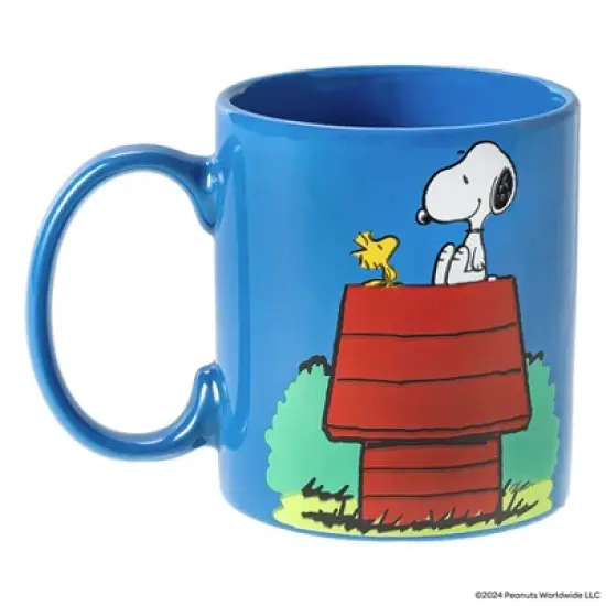 Uncanny Brands Peanuts Single Cup Coffee Maker Gift Set with 2 Mugs image {3}
