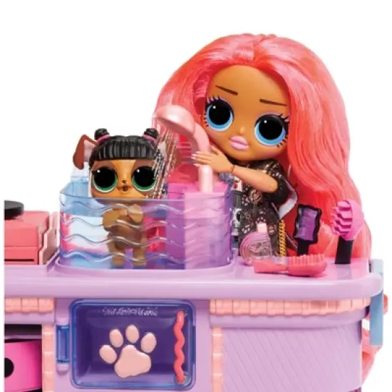 L.O.L. Surprise! O.M.G. Rescue Vet Set with 45+ Surprises image {2}