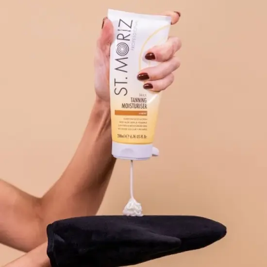 St. Moriz Daily Moisturizing Self Tanner - 6.76 fl oz image {4}