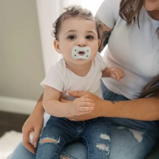 Dr. Brown's Advantage One-Piece Lightweight Silicone Pacifier Stage One, with one Glow-in-the-Dark Pacifier - 3pk image {17}