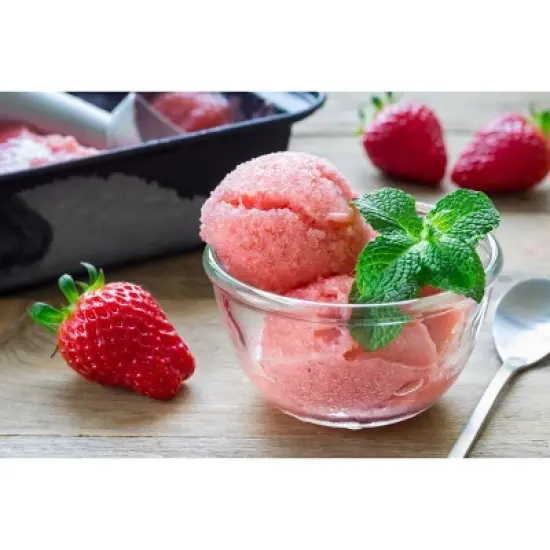 Fresh Organic Strawberries - 16oz image {2}