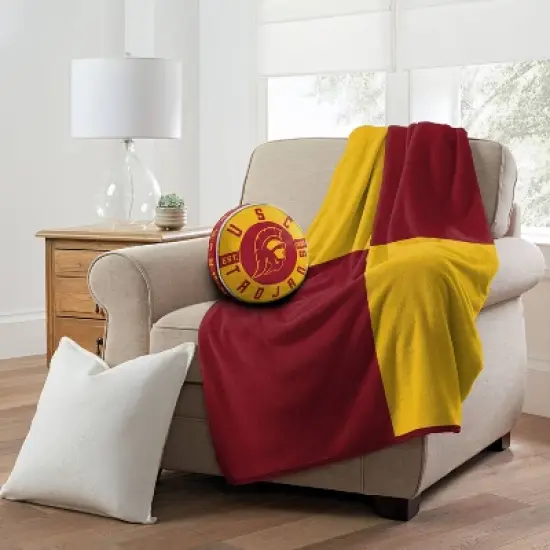 15'' NCAA USC Trojans Cloud Pillow image {2}