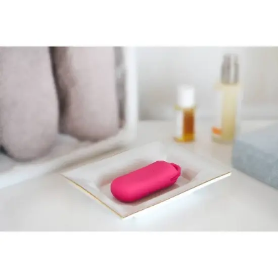 Intimina Ziggy Reusable Menstrual Cup with Flat-fit image {5}