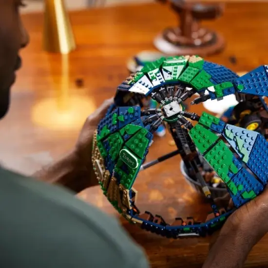 LEGO Ideas The Globe 21332 Building Set; Build-and-Display Model image {3}